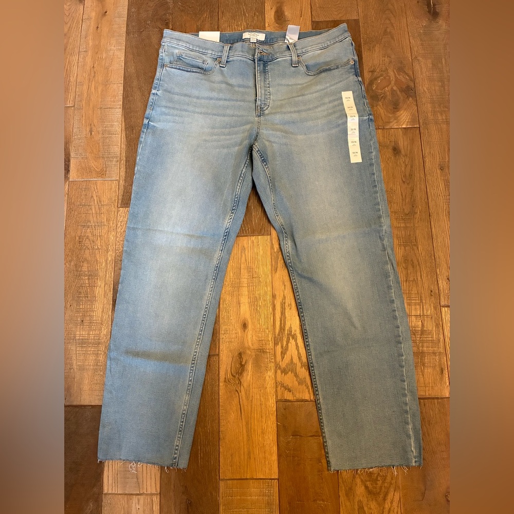 NWT Banana Republic Mid-Rise Slim Jean size 33/16 light wash, raw hem